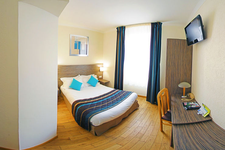 B&B Hotel อิแยร์ ภายนอก รูปภาพ