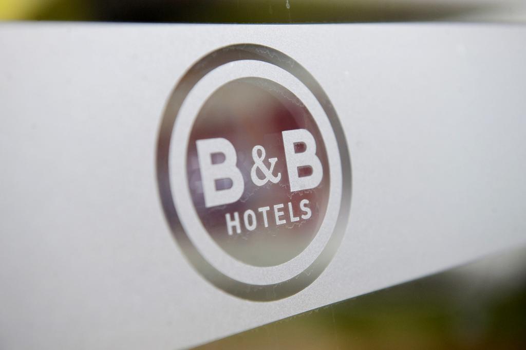 B&B Hotel อิแยร์ ภายนอก รูปภาพ