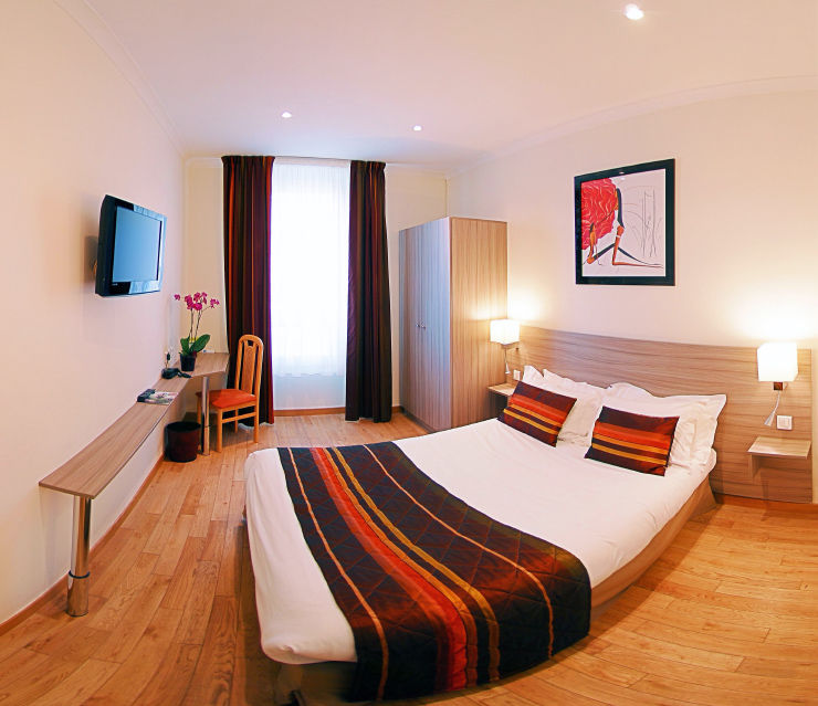 B&B Hotel อิแยร์ ภายนอก รูปภาพ