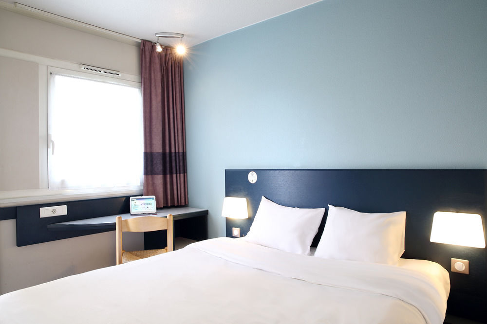 B&B Hotel อิแยร์ ภายนอก รูปภาพ