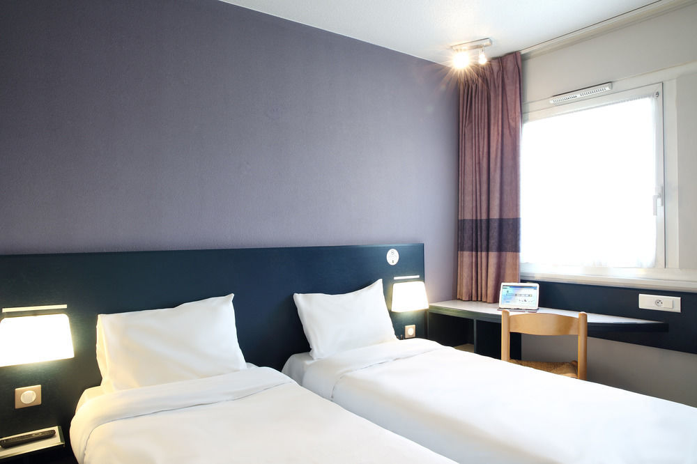 B&B Hotel อิแยร์ ภายนอก รูปภาพ