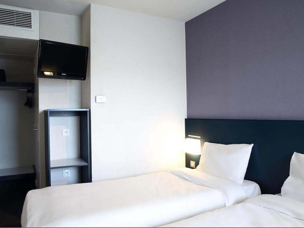 B&B Hotel อิแยร์ ภายนอก รูปภาพ