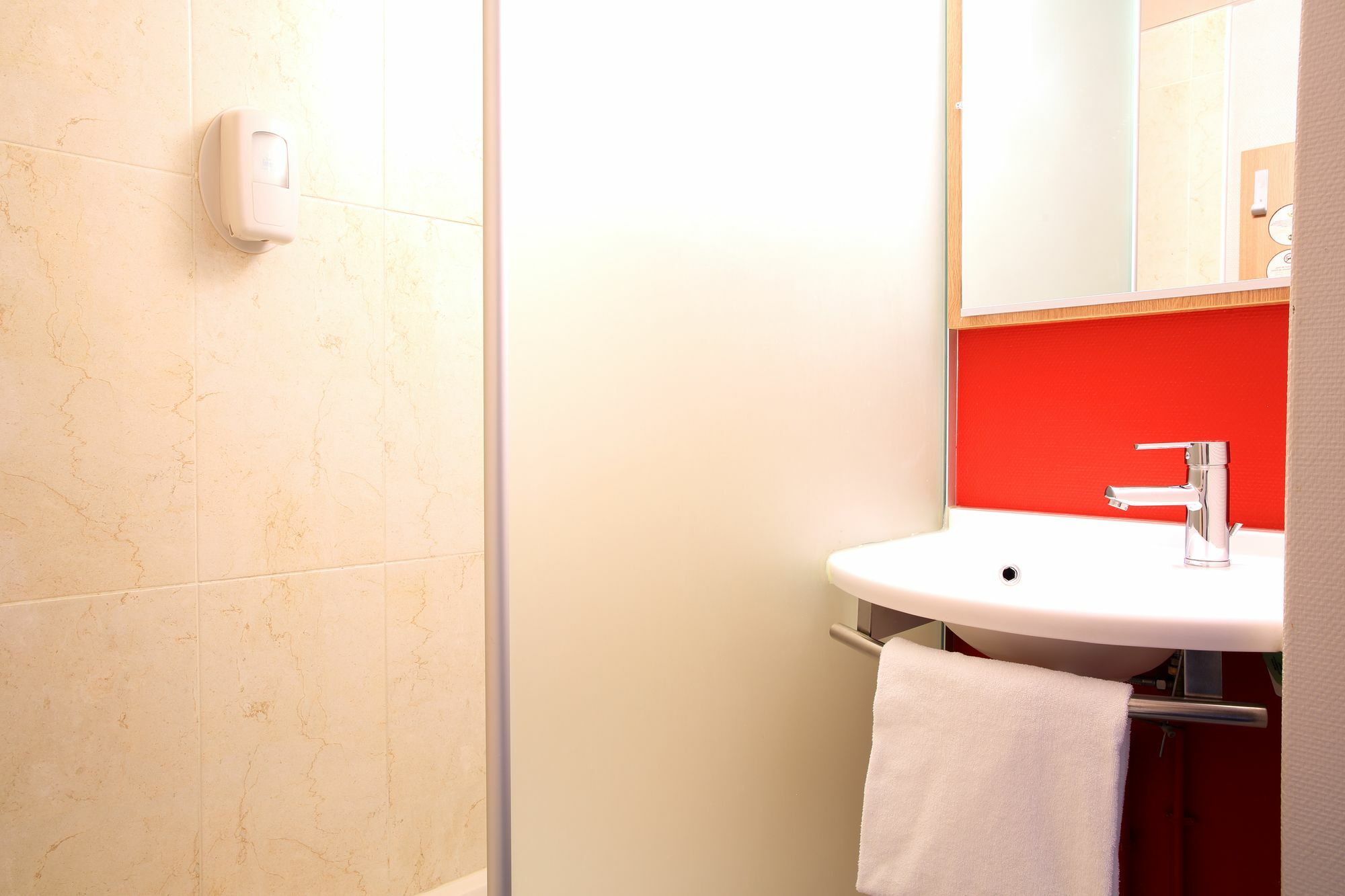 B&B Hotel อิแยร์ ภายนอก รูปภาพ