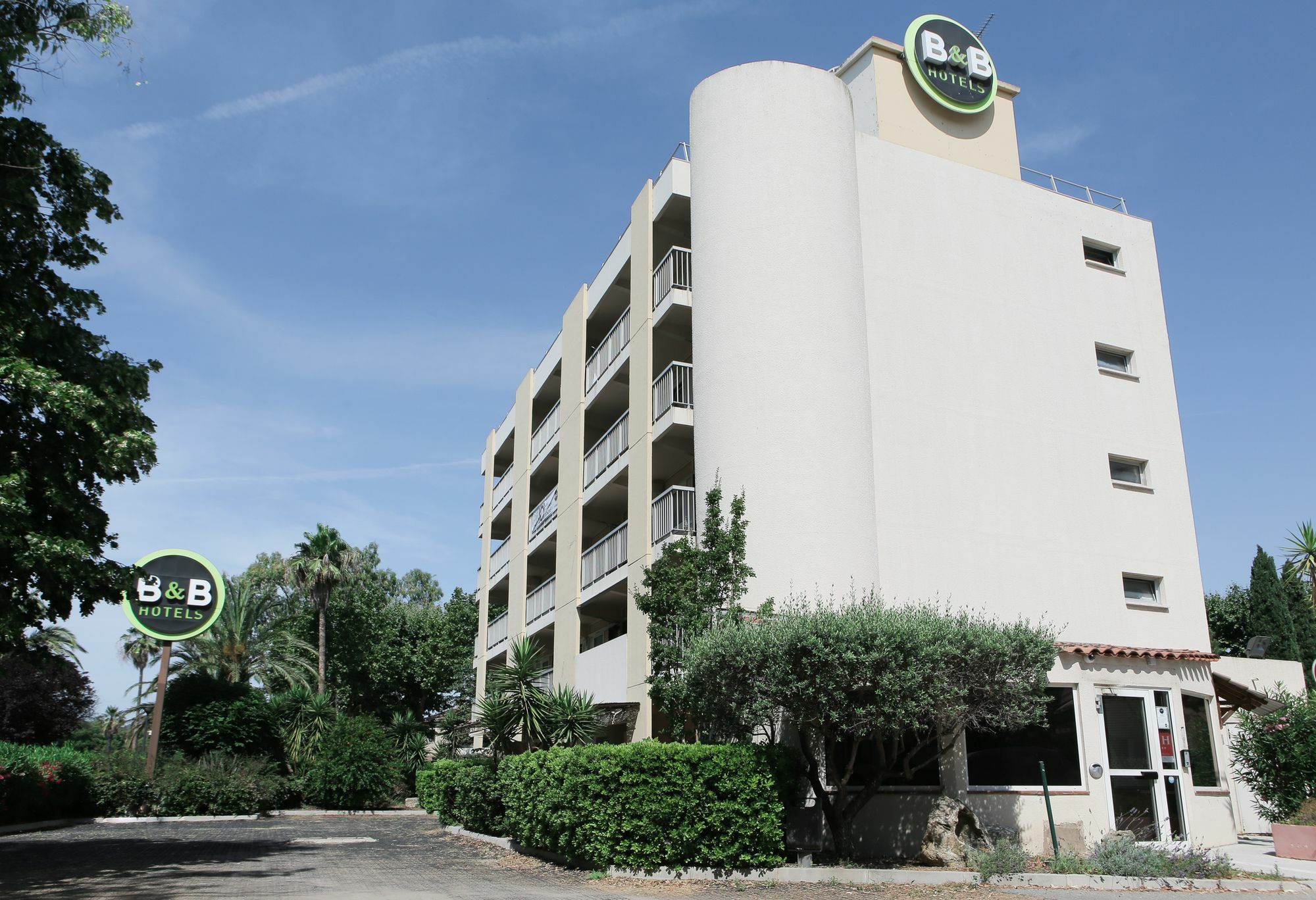 B&B Hotel อิแยร์ ภายนอก รูปภาพ